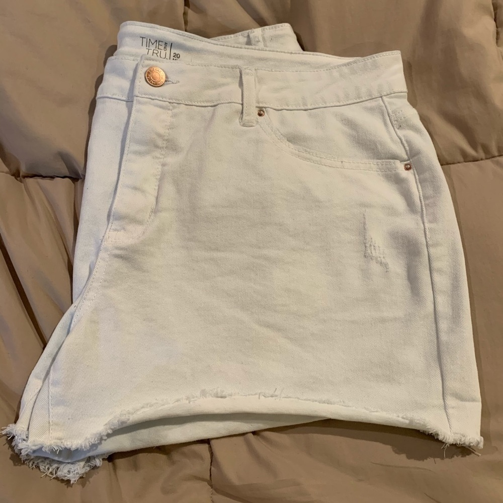 Time and Tru Size 20 Midrise Short W/distressing​​​​​​​​​​​​​​​​​